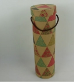 Подарочный тубус под бутылку Треугольный принт, 9.2х9.2х32 см со шнурком