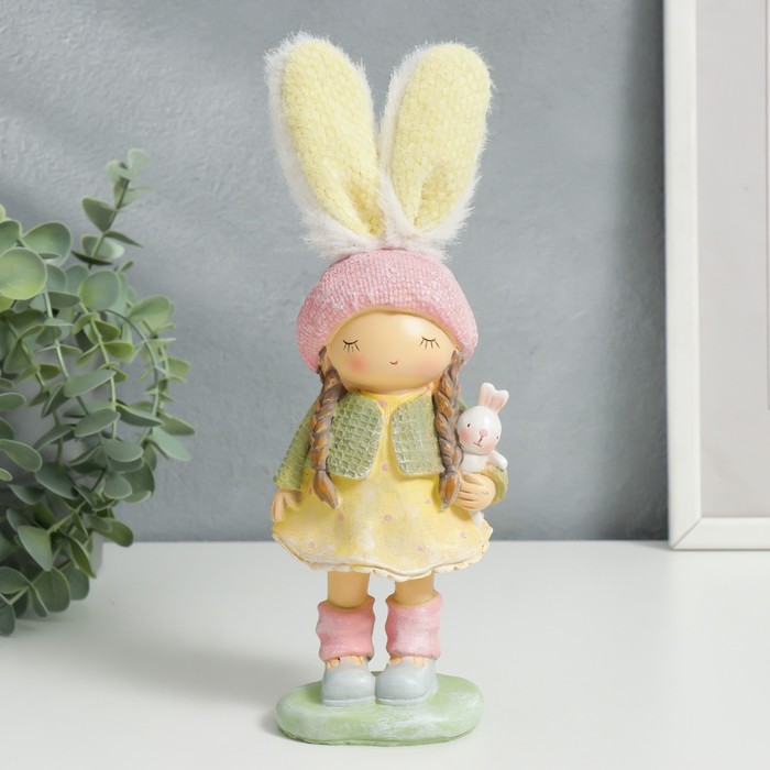 Статуэтка "Малышка-зайка с игрушкой заяц" розово-жёлтый 23х7,5х8,5 см 