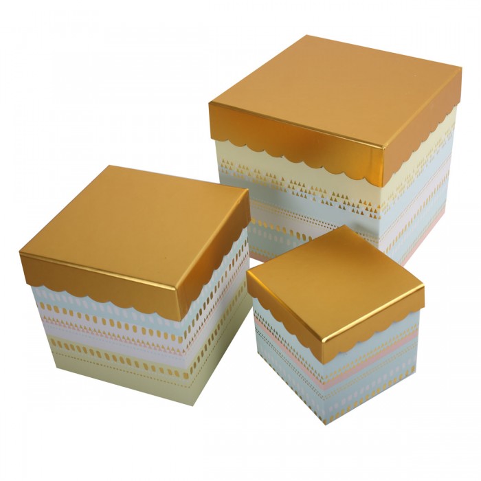 Подарочная коробка "Gold" 18х18х17,5 см.
