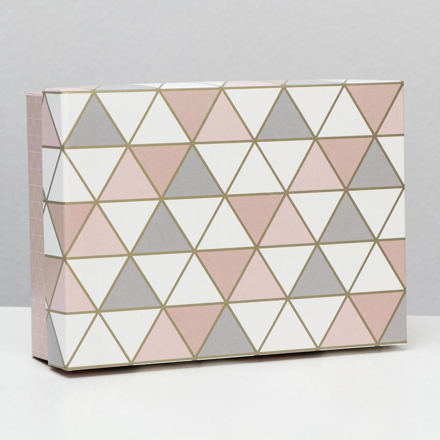 Коробка подарочная «Треугольники» 21х15х5 см