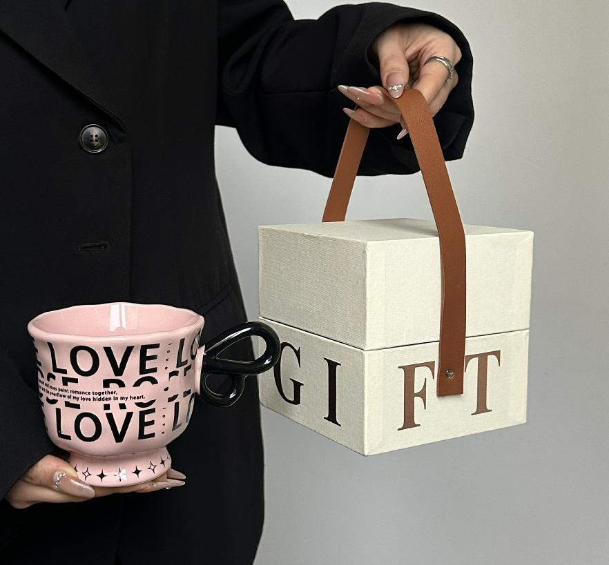 Кружка Розовая LOVE, подарочная коробка