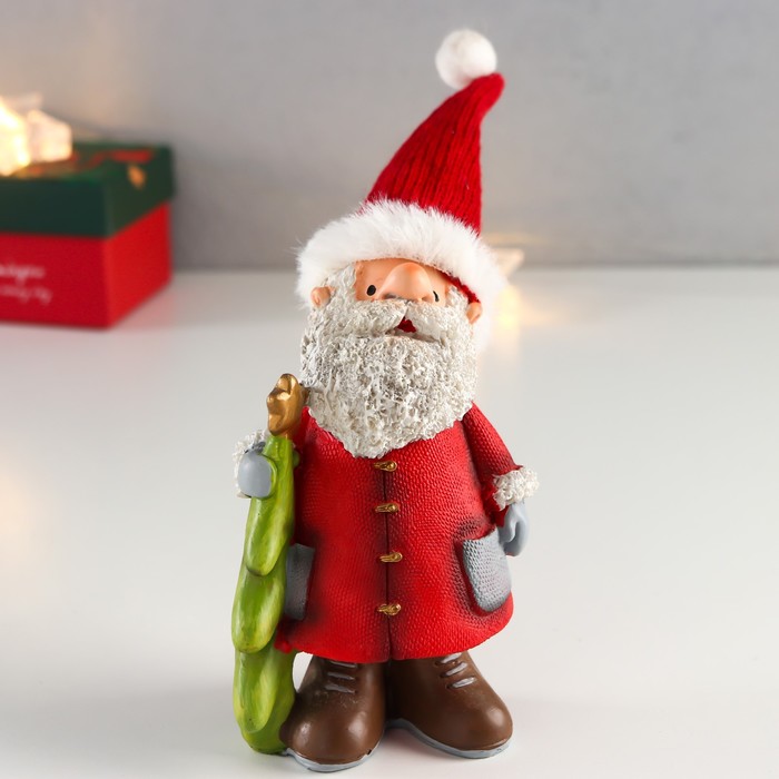 Статуэтка "Дед Мороз в красном, с кудрявой бородой с ёлочкой" 15х6х8 см