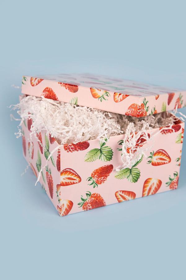 Подарочная коробка "Strawberry" 17,5х17,5х10 см (3) 