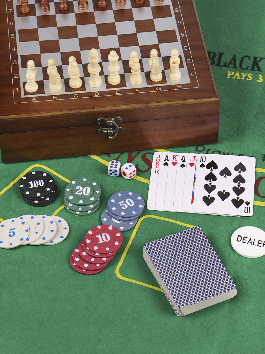 Игра настольная "Покер, шахматы 2 в 1", в деревянном футляре, 24х24х7 см