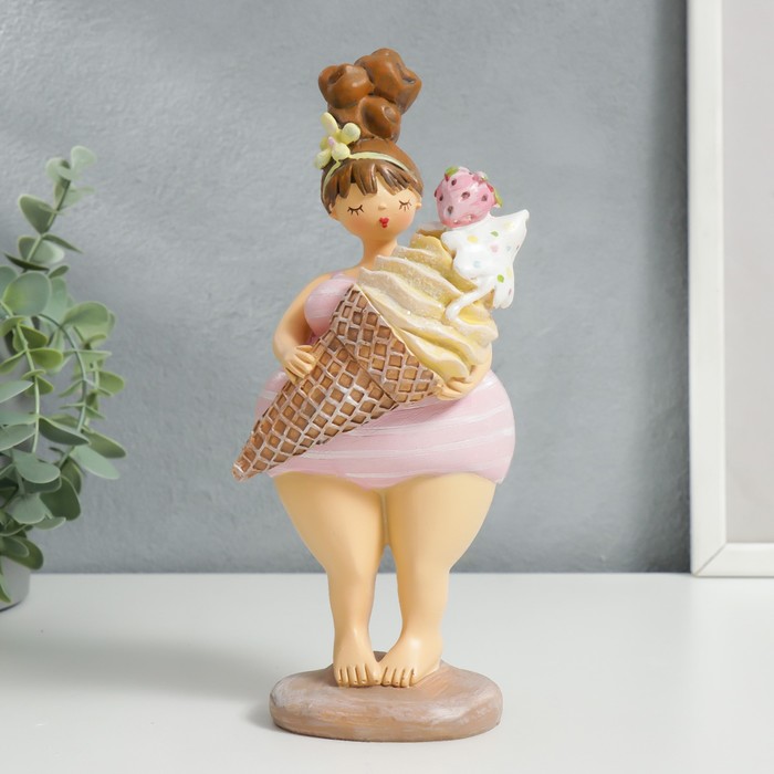 Статуэтка "Аппетитная толстушка с рожком мороженого" 22х9х9,5 см