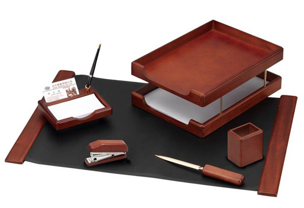Настольный набор  6 предметов (1 ручка в комплекте) из ореха DELUCCI, темно-коричневый